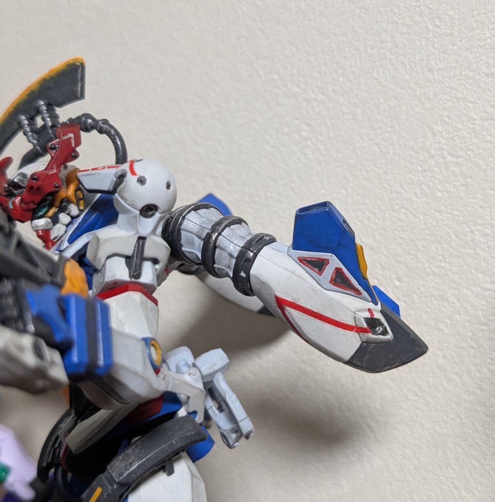 一応ここも。筆だなあって出来ですが。トライすることが大事なんだとおもう多分。 というわけで、もう無理じゃないかなこれってずっと逃げてたジークアクスさんを筆塗りで全塗装してみるの巻でした。他も素組だけしてるジークアクス関連キット色々あるので逃げずに完成させたいなあ。