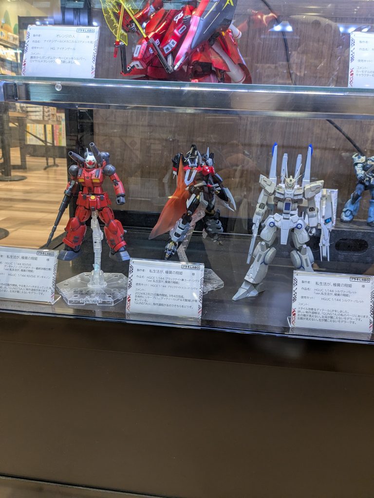 先週新しくオープンしたプラモ屋で、飾ってもらいました。