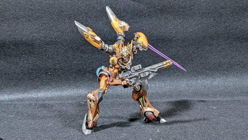 このぐらい腰を落として踏込みするぞってポーズをできるキット、意外と少なかったりします😅腰の可動域少なかったり、顔が上向けなかったり………