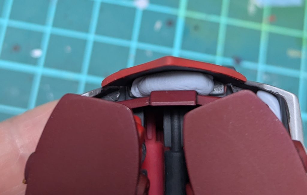 本体とサイド、リアスカートの接続はブルダックでやっつけてます。接続方法考えるの面倒だし、殆ど見えないし、これでええやろ……の精神で。