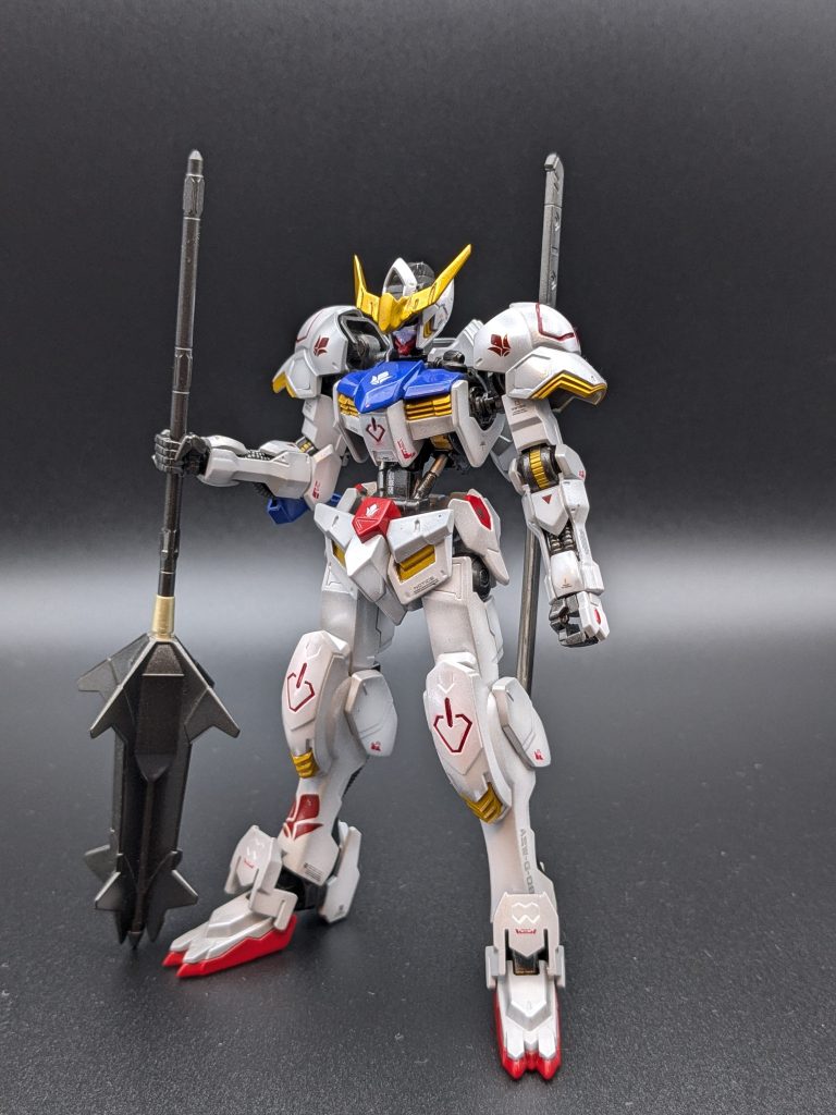 その他の塗装肘関節、腹部の油圧シリンダー 塗分けイエロー部分はゴールドで塗装最終的なクリア塗装は、プラモデル用ではなく、ホームセンターで購入した一般のスプレー缶を使用(塗膜は結構厚めになっちゃいました)なお、本作品はヤフオクへの出品も予定しております。