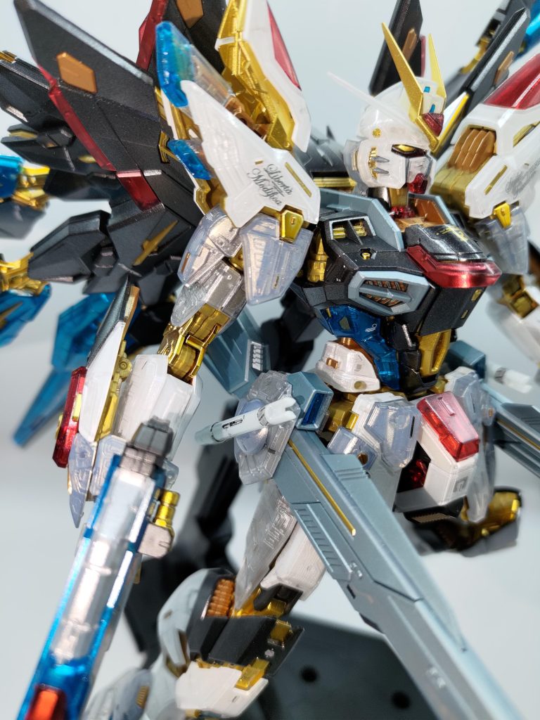 普通のキットではかくれてる裏面のデティールが見えるので情報量が多くて良いです。ただそのせいでデカールを貼っても全然目立たないことが途中で発覚。なのでデカールは目立つ部分や比較的大きいものだけ貼ってます。