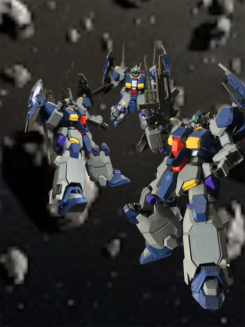 ハンティング開始12時間前。暗唱宙域に到着した螺鈿ワークス改装艦「カチョウフウゲツ改」。艦内で、今回の強襲・破壊作戦のブリーフィングが始まっていた。というわけで、哨戒を我々が相手をしている間に螺鈿ワークスさんには連中の巣穴に火をつけてもらう。あとは飛び出した獲物を罠に誘いこんで、引っかかった後はみんなで潰す。以上だ。ふざけた口調だが、その場にいる人間は誰一人おちゃらけてはないない。では、作戦にかかるぞ。その光景を脳裏に思い出しつつ、視界の下をアステロイドベルトをつっきる巨獣を見下ろす。さあて、鬼ごっこを始めるぞw一斉にバズーカの火砲が火を噴く!!飛んできた火砲に内心冷や汗を出しつつ、憤りとともに火砲の先に進む巨獣。逃がさない!!!!!!(# ゚Д゚)だがその精彩に欠いた思慮は、隕石に隠れたビームバリアーを見逃した。・・・・・・・!!!!!!?つぎの瞬間、巨獣をビームとショックの光が包んだ。(5枚目)