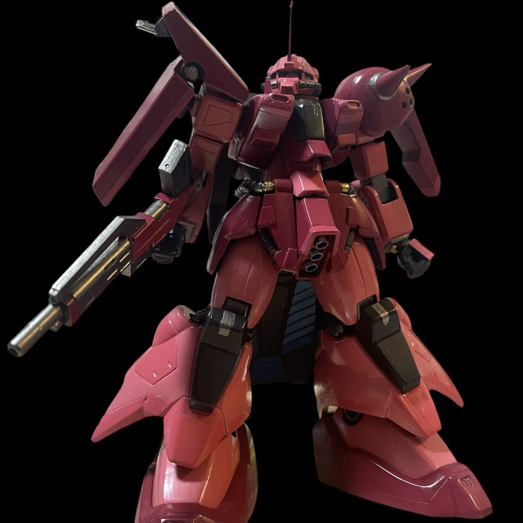 顎を少しひけるように首を延長しています。HGですがかなり古いキットですので可動域が狭いですね。