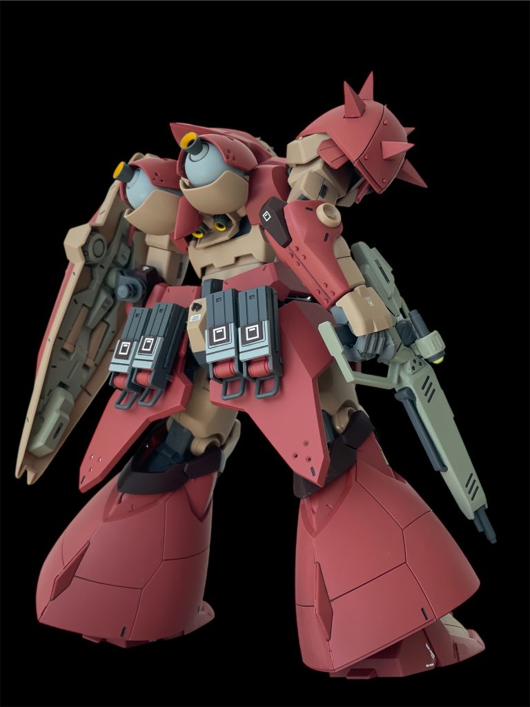 マインレイヤーは部分塗装＆ランナープラ板（ダークブラウン）＆デカールの組み合わせです。前腕部の合わせ目は段落ちにして、ランナーリベットをその両側に入れました。