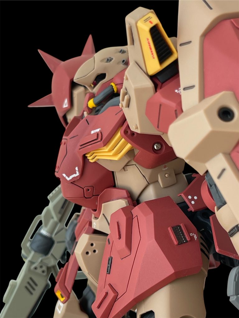 不自然な場所のデカールは、大抵ゲート跡を隠すためのものです…