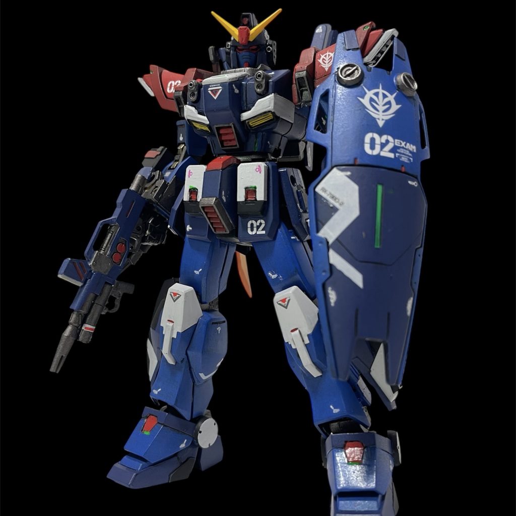 ヒートサーベルをイフリート改のようにバックパックにマウントした状態腕への干渉がなくなるのでスッキリしたシルエットになりますのでこちらの方がカッコいいですね。