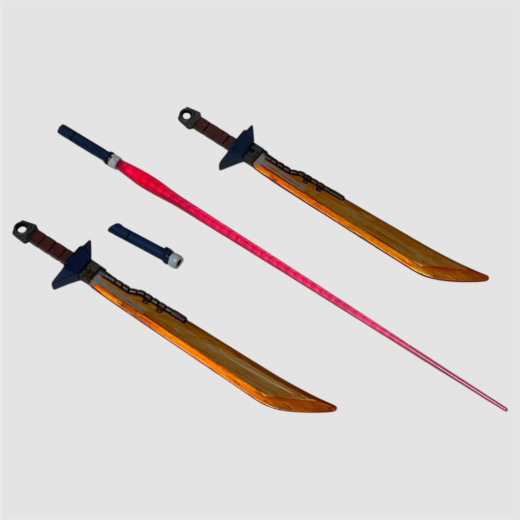 ビームサーベルは漫画版は78ガンダムのようにバックパックにマウントしており、キットのものでは短いのでケンプファーのものを使用しました。ヒートサーベルはイフリート改の物をそのまま流用しています。