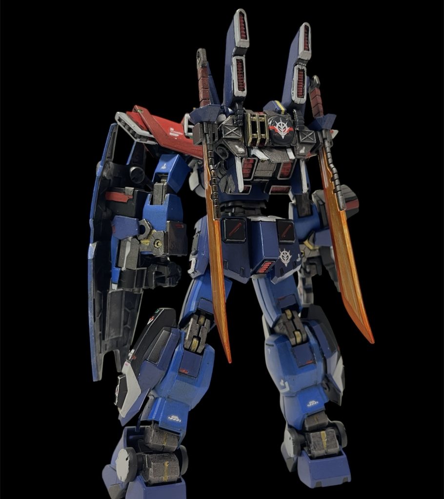 バックパックにビームサーベル2本とヒートサーベル2本挿しになるので近接重視の機体設定です。