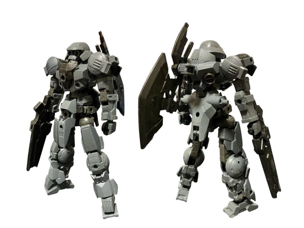 デナン・ブレ　ベーシック。外付けジェネレータ付き装甲による機体の高出力化を達成したブッホエアロダイナミクスの一つの終着点。このベーシックは、旧型のジェガンと同じくらい。ベースキットは30mmフルアーマーポルタノヴァ。