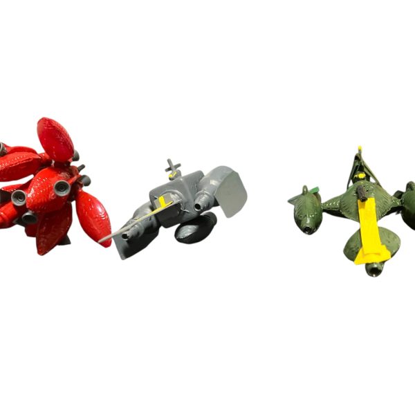 艦船はクラップ改級「カチョウフウゲツ改」。次はエンドラ級の流れを組む「エンドラ・ネクスト=エンネス」。どちらも老朽艦です。そして、これらの素材。手作業でそうせざるをおえなかったのは、アイテムがないから（ ; &nbsp;; ）全ては必要なアイテムが全て売り切れ・品切れだから悪いんだ。だから醤油差し。誰の懐も(少々)しか痛まないいい作戦だ(￣▽￣)しかも加工もしやすい‼️しかも、足で、ネットで探し回らずに手に入る⁉️なのにコストと少数のリピートを、バンダイ様は答えてくれないとは。つくづくガンプラとは・・・御し難いなぁ(￣▽￣)（2枚目）