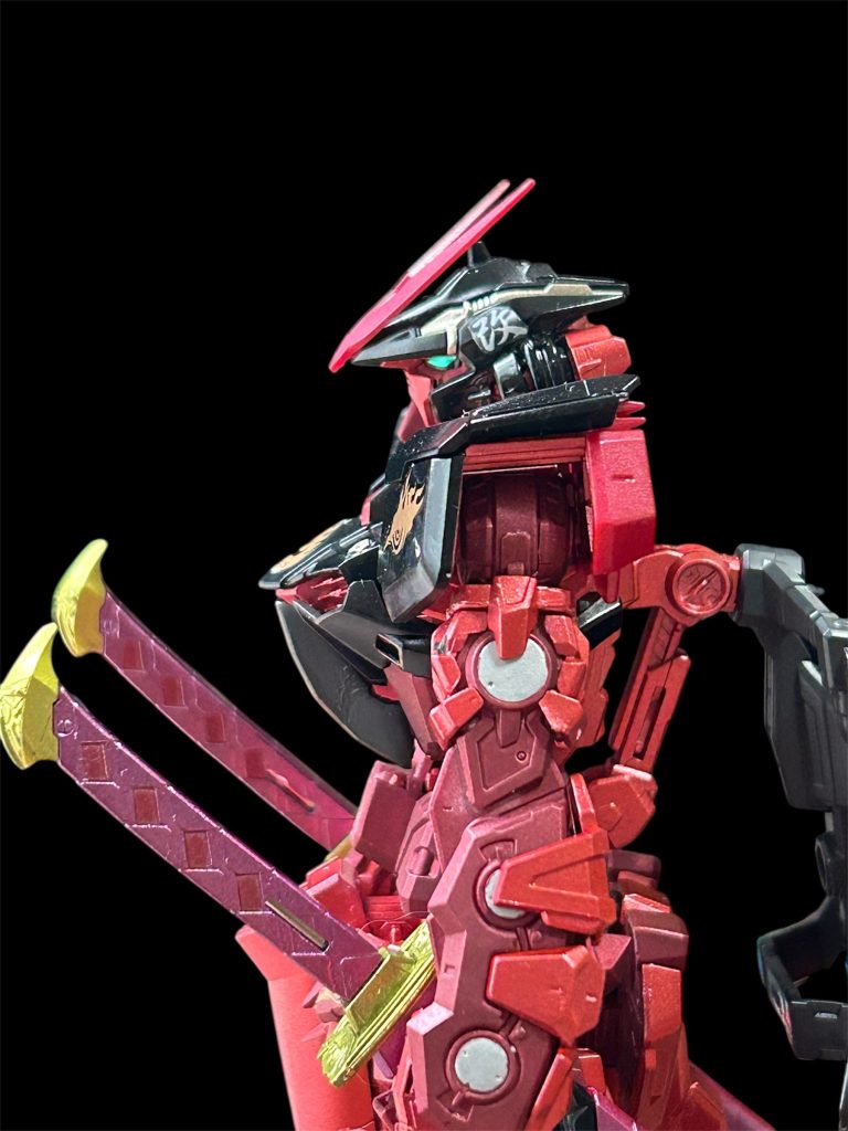 GXメタルレッドとGXメタルブラッディレッド、GXウィノーブラックとGXグラファイトブラック、GXメタリックイエローとシャンパンゴールド、GXメタリックバイオレット。アクセントはクロームシルバーです。