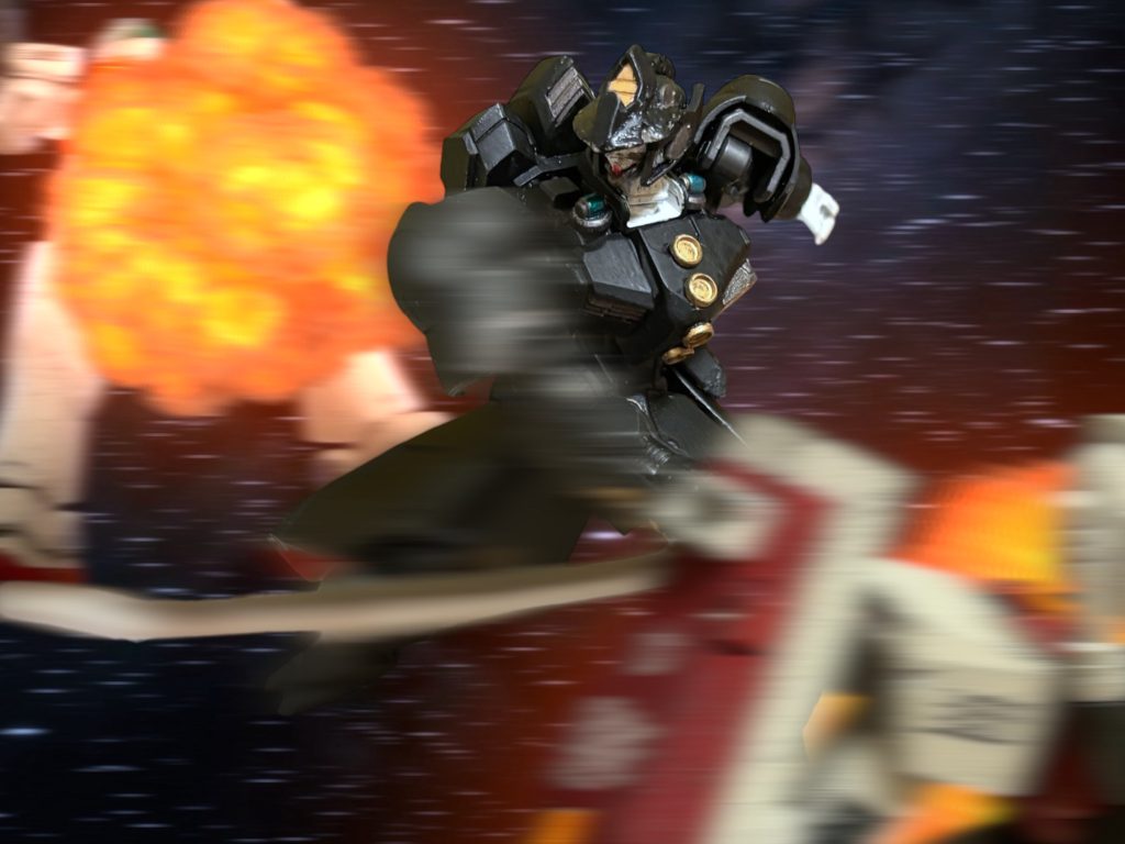 　獣のような印象の、黒い機体が、戦場に踊り込んできた。　機体の全長程もある、細身の刀を振り回していたが、煌めく刃はおそらくビームだ。味方の機体は簡単に引き裂かれた。