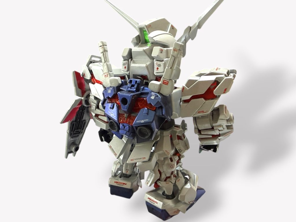 ライトグレーからのムーンストーンパールでプラチナ塗装風に仕上がり🎨写真ではあまりわからない…(gundam-kao5)