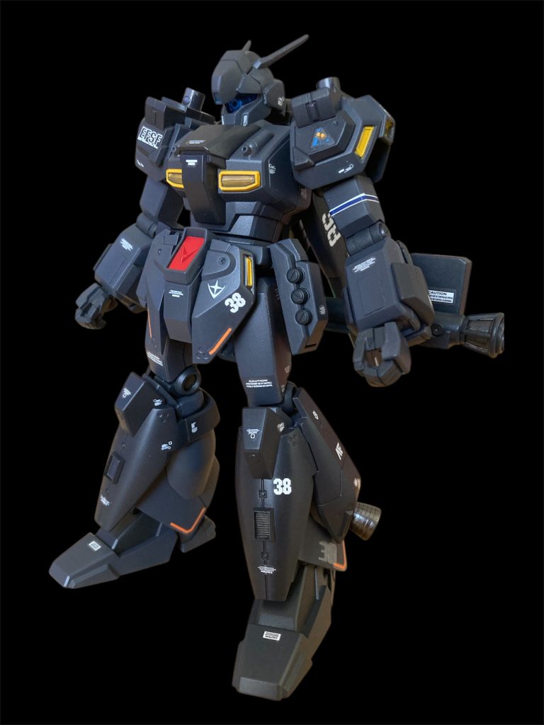 肩のミサイルポッド無し。これでも強そうに見えるのは物語の中でのクシャトリヤとの戦闘シーンのせいですね。