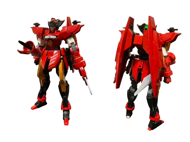 G-スカーレット。基本的には肩のマント用金具とヒートサーベル・ハンドガンを腰に追加し、カラーリングは船長に寄せてみました。