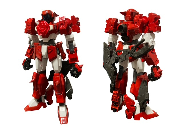 アデル・ペッパー。船長のメンバー「一味」専用機。地球連邦軍から払い下げられたアデルをマッドーナ工房で船長好みにカスタム。海の男のイメージである筋骨隆々らしく腕を大型の高出力タイプに。背部もメインスラスターノズルを増やし、手と膝にはスパイク。腕は30mm大型アーム・キャノンの余剰品を使ってみました。