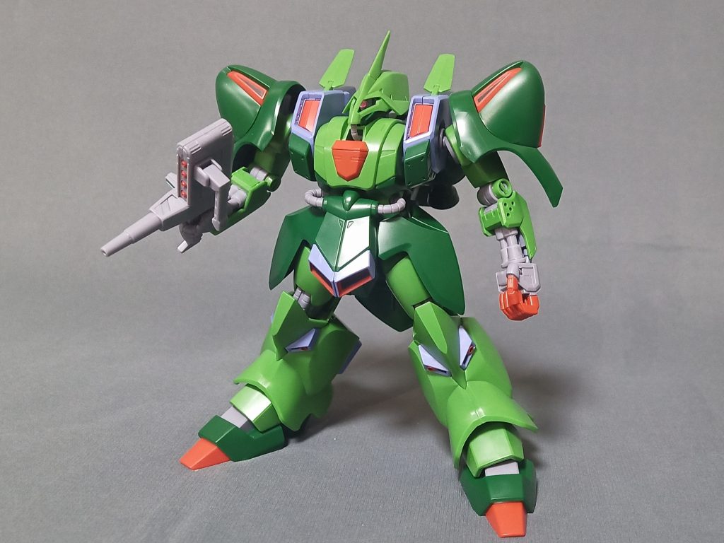 UP主は子供の頃、ZやZZ辺りの1/144キットは網羅していたためHGUCがスタートしてからは特に当時キット化されていなかった機体やプレバン品を優先的に購入していたんですが、そのうち「Zはとりあえず揃えてみるか」「ZZもそのうち…」と悠長にしてるうちに界隈ががこんな状況になってしまい「あん時買っときゃなあ…今さらコンプはかなり厄介だろコレ」パターンに陥ってしまったためZZシリーズに関しては当初の方針を基準に考えていましたそれでいくとこのガルスJは当時キット化されていた機体で一般販売品のため基本的にUP主の購入基準外ではあったんですが、なにぶん当時の1/144キットの出来はなかなかにアレに感じていたので「最新キットはやっぱカッコいいなあ…めんどくさい購入縛りとかいいから欲しいと思ったら買えばいいのよ」と買ってみた感じです≡⊂( ^-^)⊃