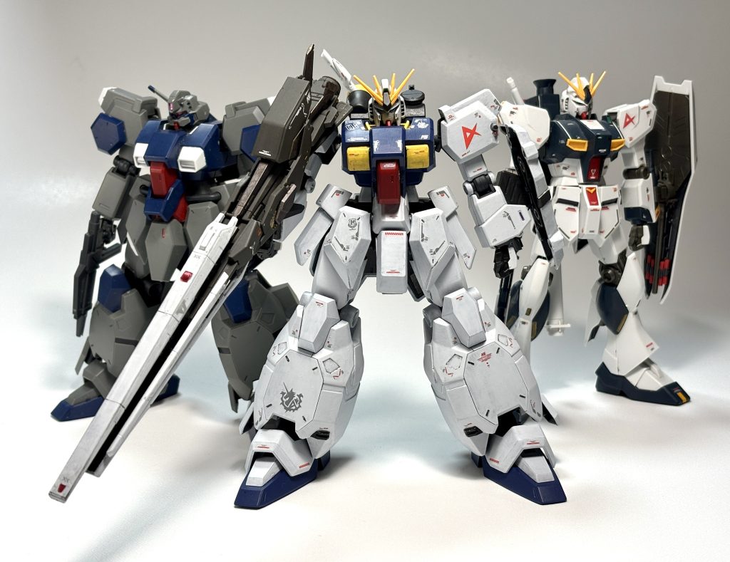 HG νガンダムとUC版グスタフ・カールで製作。グスタフ・カールのずんぐり感を減らすために、ひざの関節パーツは伸ばした状態で固定して、頭長高をかせいでいます。