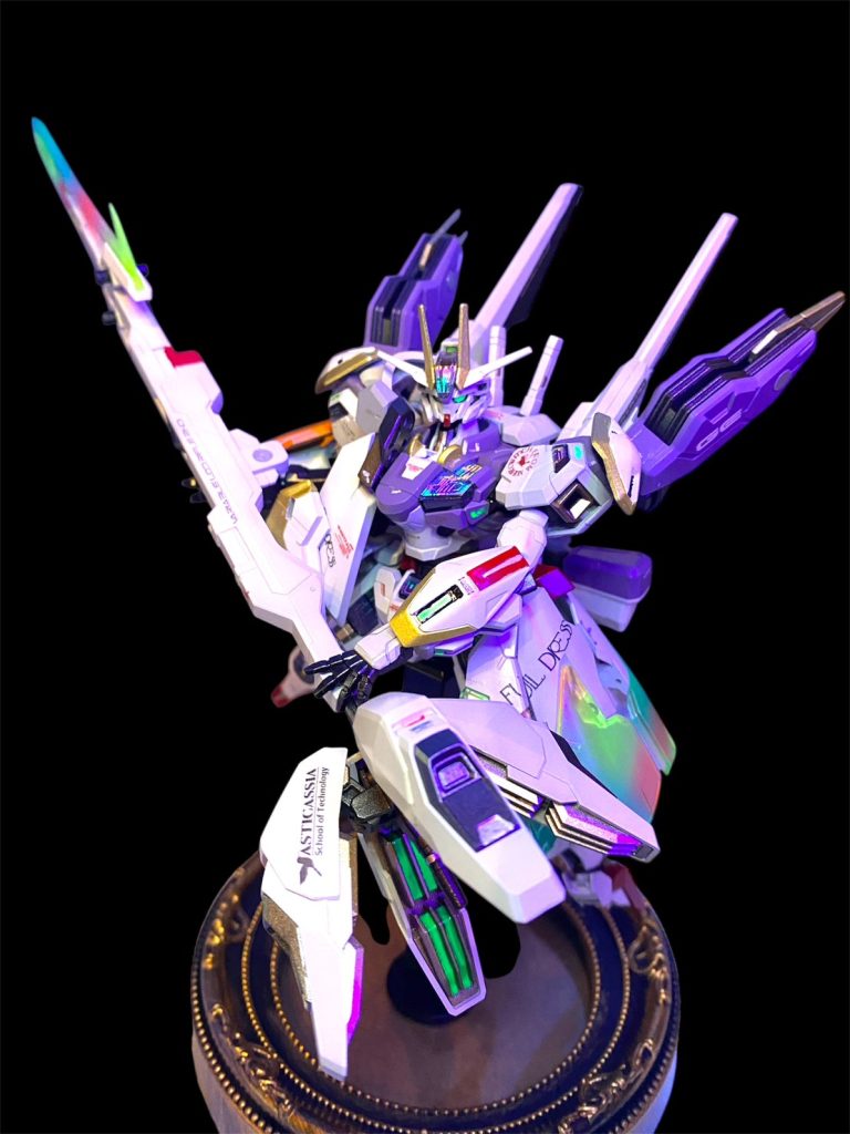 MSでありながら、精霊や魔法使いのようなファンタジックなイメージもある作品なので、100均の部材ですが、アンティーク調の台座も制作してみました。自分でもびっくりするぐらい神々しい作品に仕上がったと思っています✨ｗ