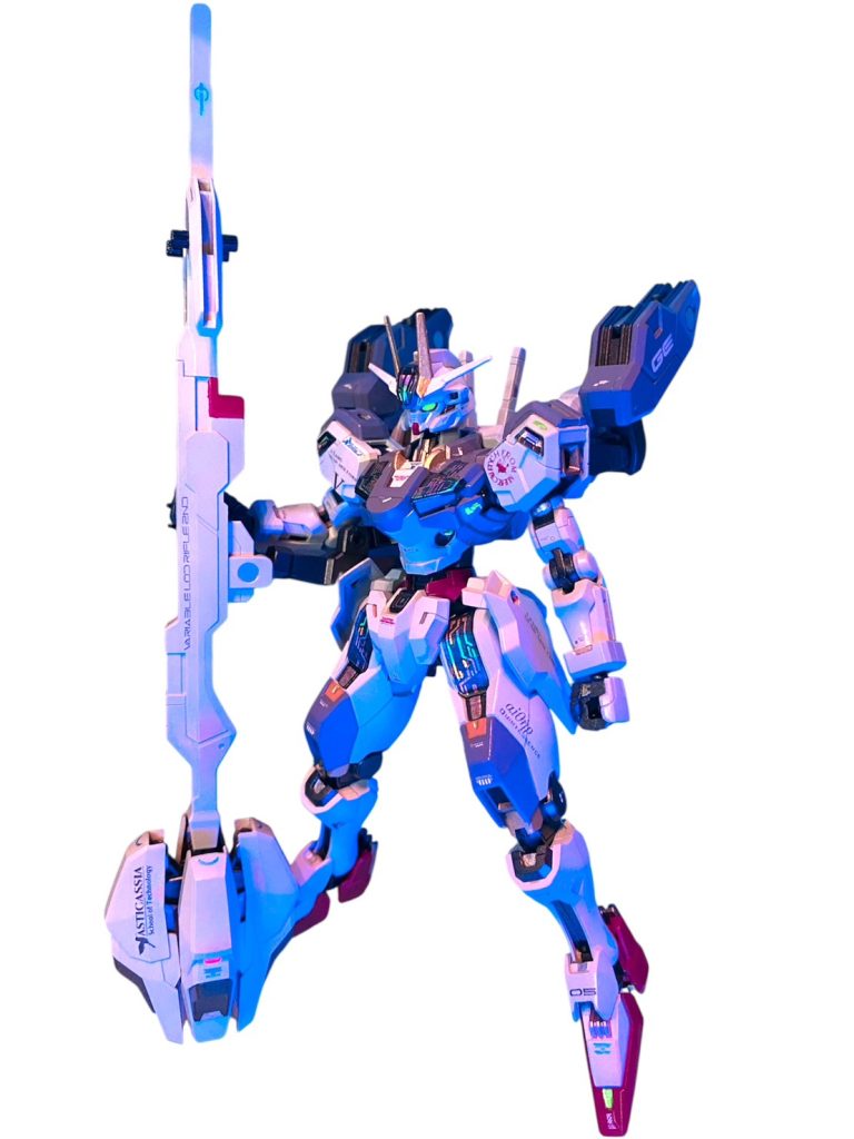 ヴァリアブルロッドライフル・セカンド。名前もですが、どこかVセカンドが持っていそうなカラーリングを意識しました。大胆な合わせ目が出ましたので、今回はここだけ合わせ目消しをしておきました。デカールで武器名も入っています。