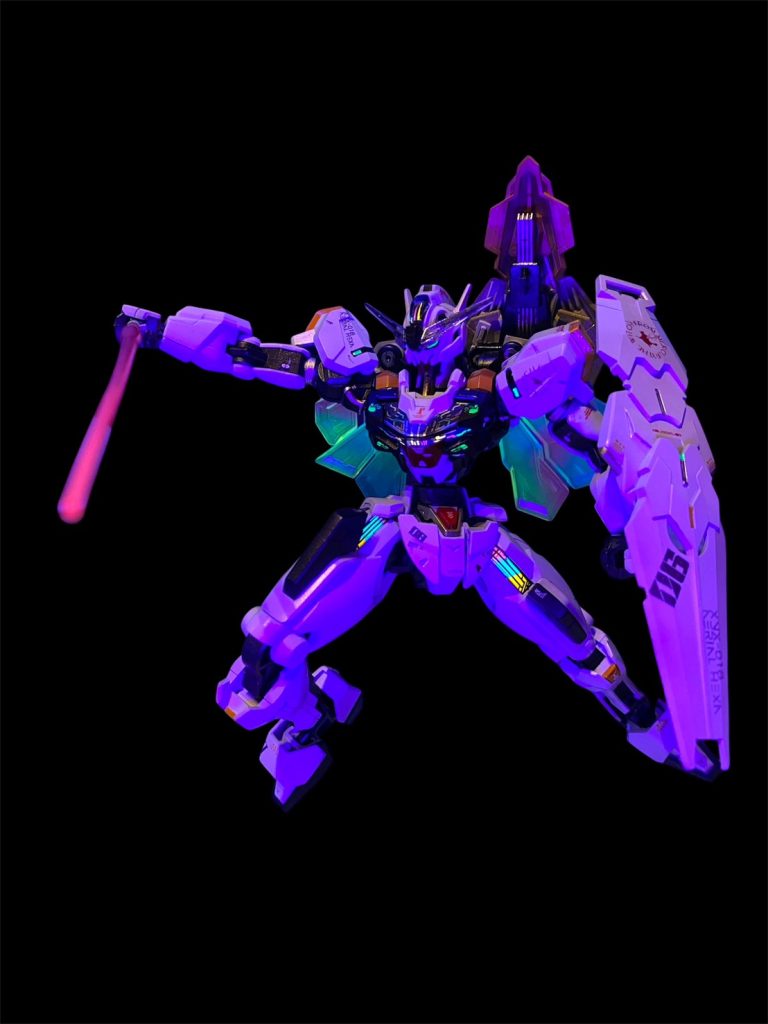 劇中ではモックアップという設定のビームサーベルもしっかり刃が出ます。実戦配備されていれば、こんなかんじだった⁉