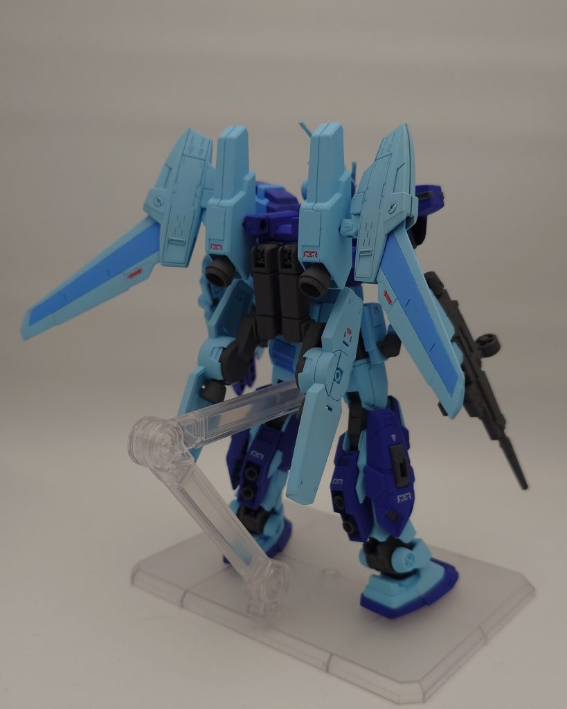 バックパックはMSウイングやEz-SRやグレイズ、パワードアームズパワーダーあたりのパーツで作られてます脚の後ろのバーニアはコトブキヤのMSGバーニアノズルⅡを使ってますが本当はMSバーニア使ってバンダイ純正にしたかったです(サイズが合ったのかは不明だけど