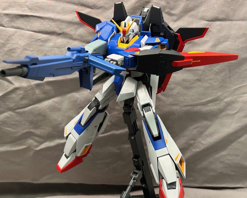 Ver.2.0に付属していたハイパーメガランチャーのグリップを改造して構えられるようにしていますがなかなか不安定ですね💦塗装剥げも怖いし持たせるのも一苦労なのでもうやりたくないです・・・