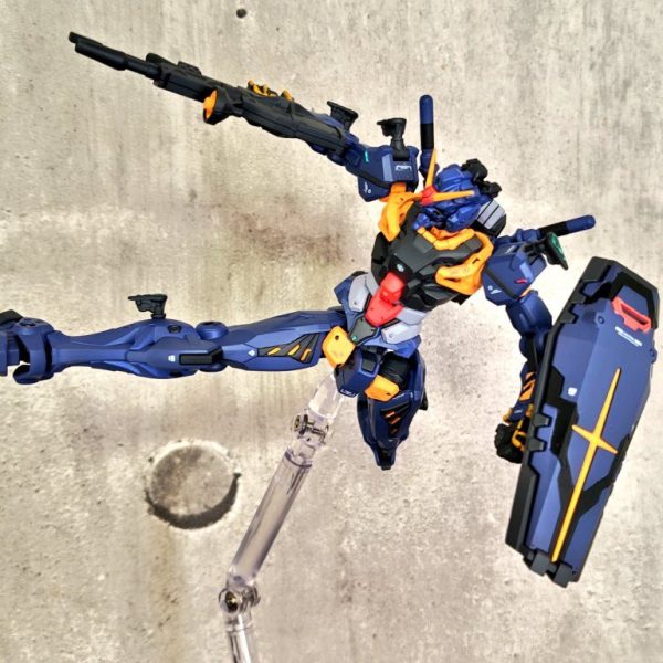 黒いガンダム（白いガンダム）