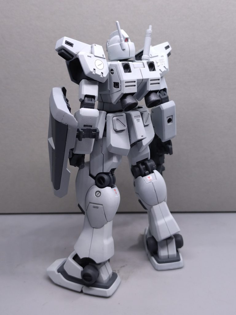 かなり突貫で作っているので、よくよく見ると粗がありますね。アキレス腱のところ合わせ目消し忘れや、額の塗り忘れなど…