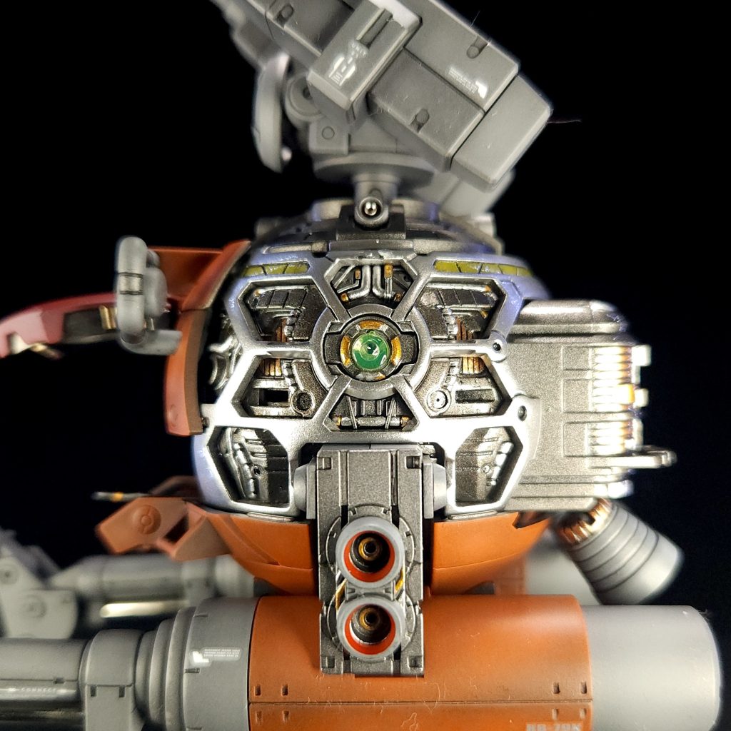 機械式時計のムーブメントのような、機能的でありながらも美しい仕上がりを目指しました