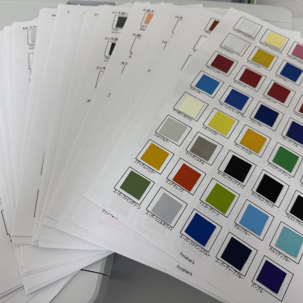 １年ぶりの投稿になります。過去の投稿にも記載していますが、私は調色が苦手です。それならば塗料を買い集めてみようと思いました。一般的に購入できるラッカー塗料はほぼ購入したかと思います。この１年は模活として、塗料のサンプル塗装に専念し、スプーンと2cm角のプラ板に塗装していました。ここまで労力をかけてサンプル塗装したので、ブログとして公開することにしました。WordPressを使用したのが初めてなのでまだまだ至らぬところが満載なのと、画像が増えすぎたことが原因なのかページの表示が重く。。。また当初の計画では、様々な下地に塗装して下地の影響がわかるブログにしようとしていましたが、あまりにも塗料が大量すぎて、手が回っていません。現状で暫定公開することにしました。今後は下地違いや比較するページを増やしていこうと思っています。もし良ければ、ブログを見ていただきたいです。またご要望があれば、可能な限りお答えしたいと思います。塗人（ぬりっと）https://nuritto.blog/nuritto/&nbsp;（3枚目）