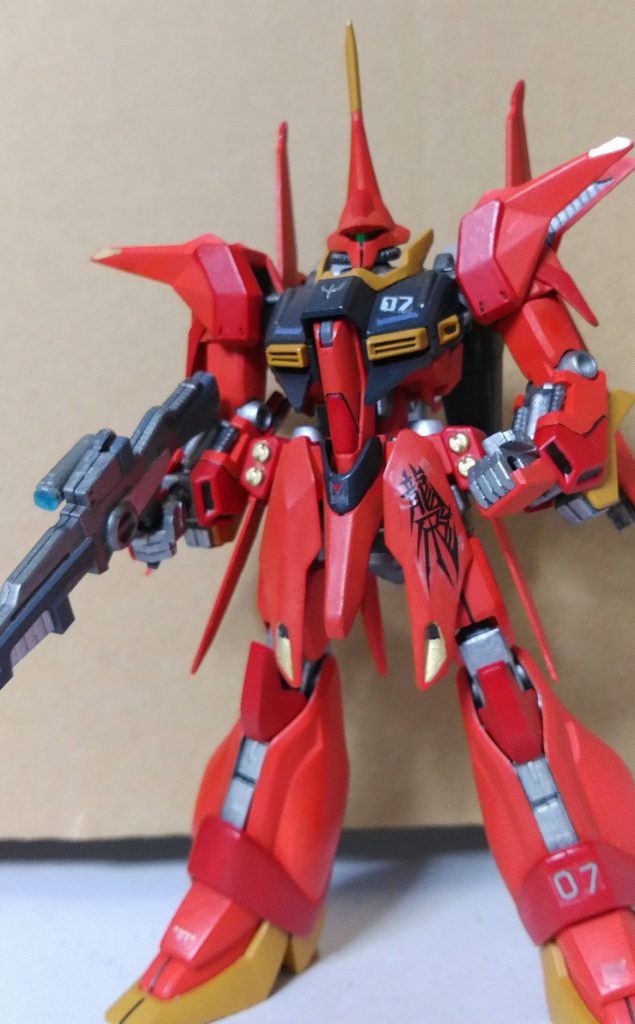 実際の機体より、シルバー系塗装パーツを増やしてアクセントにしました。ZZのモビルスーツはユニークな機体が多くて好きです。キットのラインナップが多いのも納得。