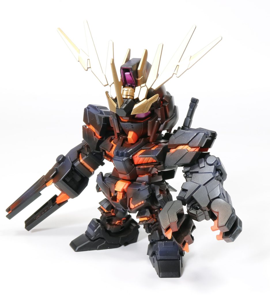 サイコフレーム付近の装甲に光りが反射してる様に赤色を塗ってます。