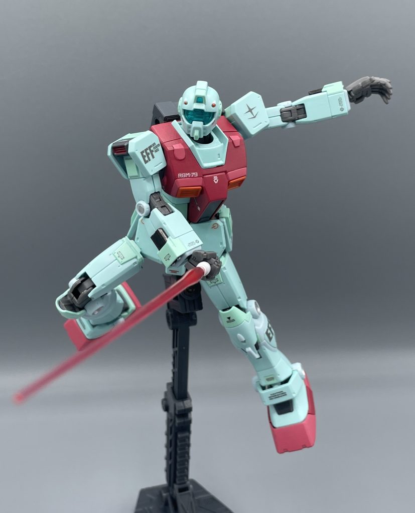 ビームサーベル　これは文句なしに強いジムの武装！！サムネイルのようにリック・ドムを真っ二つにすることだって可能です。ジオン軍からしたら、大変な脅威だったでしょうね。。。