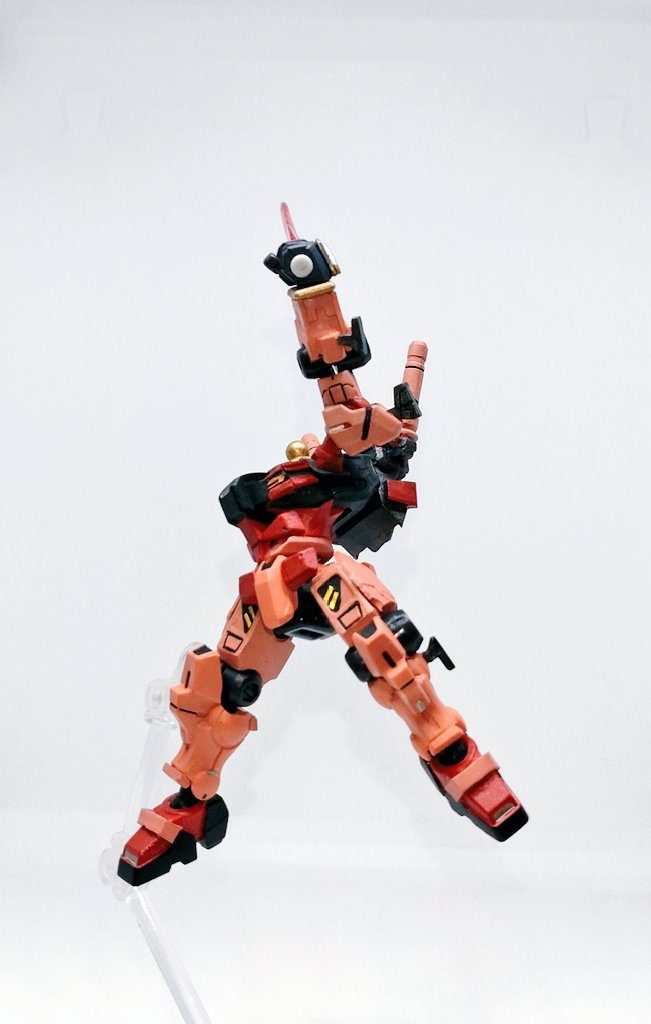 赤いガンダム–2枚目/制作者：クロすけ