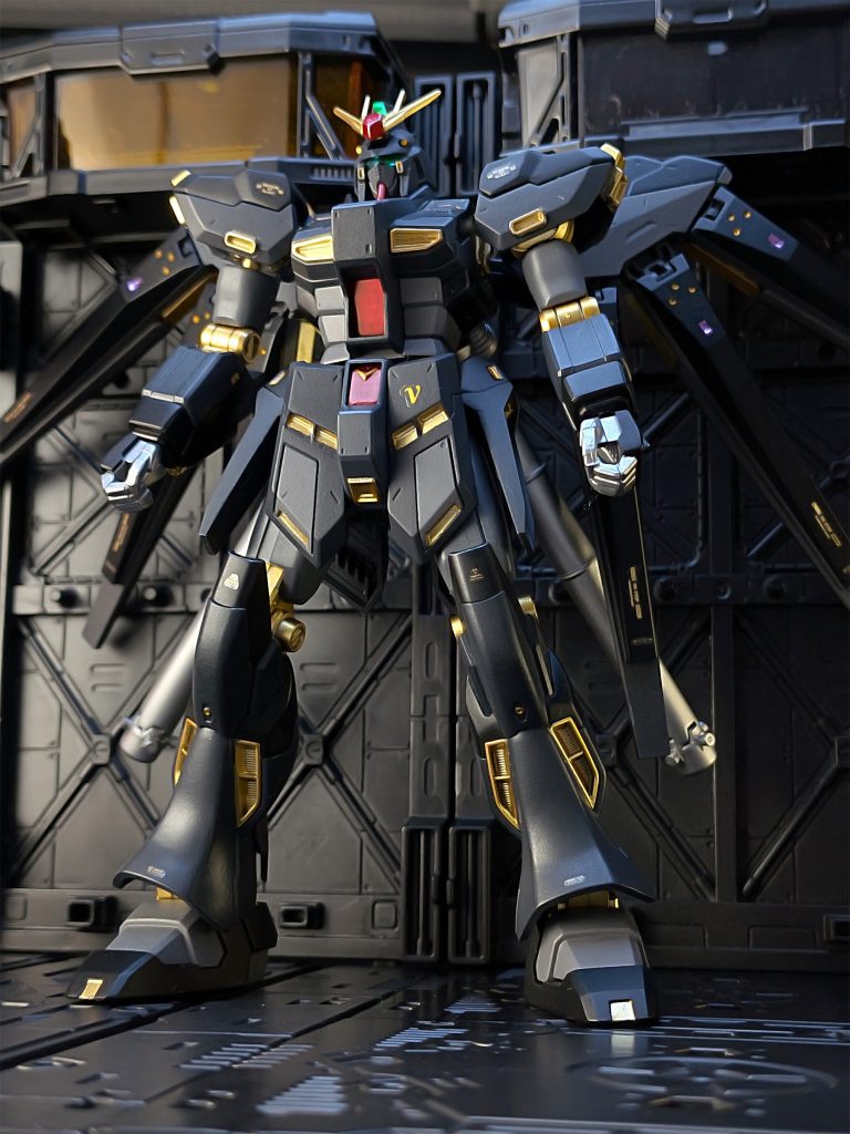 ＜使用塗料＞下地：水性ブラックサーフェイサーグレー1：水性ガンダムカラー ファントムグレーグレー2：水性ガンダムカラー エアリアルグレーグレー3：水性ホビー MODEL Art ライトニンググレー2金1：ガンダムマーカー イエローゴールド金2：水性ホビー スーパーファインゴールド金3：DSPIAE メタリックカラーマーカー ゴールド銀1：ガンダムマーカー シャインシルバー銀2：水性ホビー スーパーファインシルバー赤1：ガンダムマーカー ロイヤルメタレッド赤2：DSPIAE メタリックカラーマーカー レッド