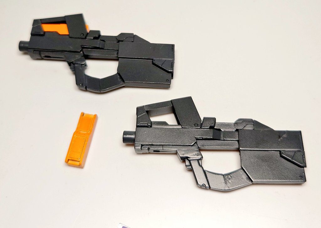 個人的に大好きなライフル、P90をイメージしてセミスクラッチしました。弾倉はこだわりの着脱式です。