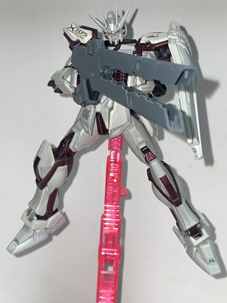 設定モルゲンレーテ社がストライクを軽装備による高火力装備の検証実験モデル、本機の検証データはランチャーパックに引き継ぎまた試作新兵器、試作型レールガンを開発とテストも兼ねているがストライク用武装として採用されなかったが後にバスターやライトニング、対ブラックナイツ装備の開発に生かされる事となった。本機はキラのストライクをベースにバージョンアップとナチュラル用OSを搭載しテスト仕様を実戦レベルにロールアウトした物でオノゴロ島戦でムウが搭乗するのであった↓サーキュレーションストライクと比較