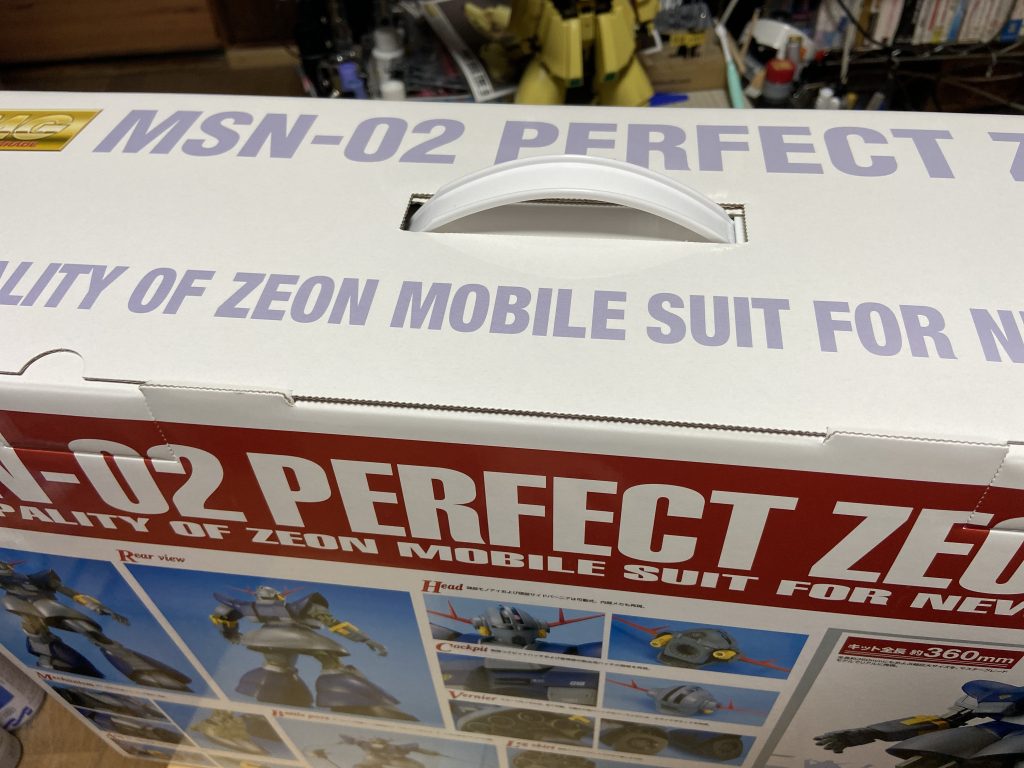 作品名：え？<p>プレバンで抽選当たって楽しみにしてたが、パーフェクトジオングってこんなに箱でかいのか？昨日MGジオ素組して箱片付けてたのに…今日からパーフェクトジオング組むか…</p>
