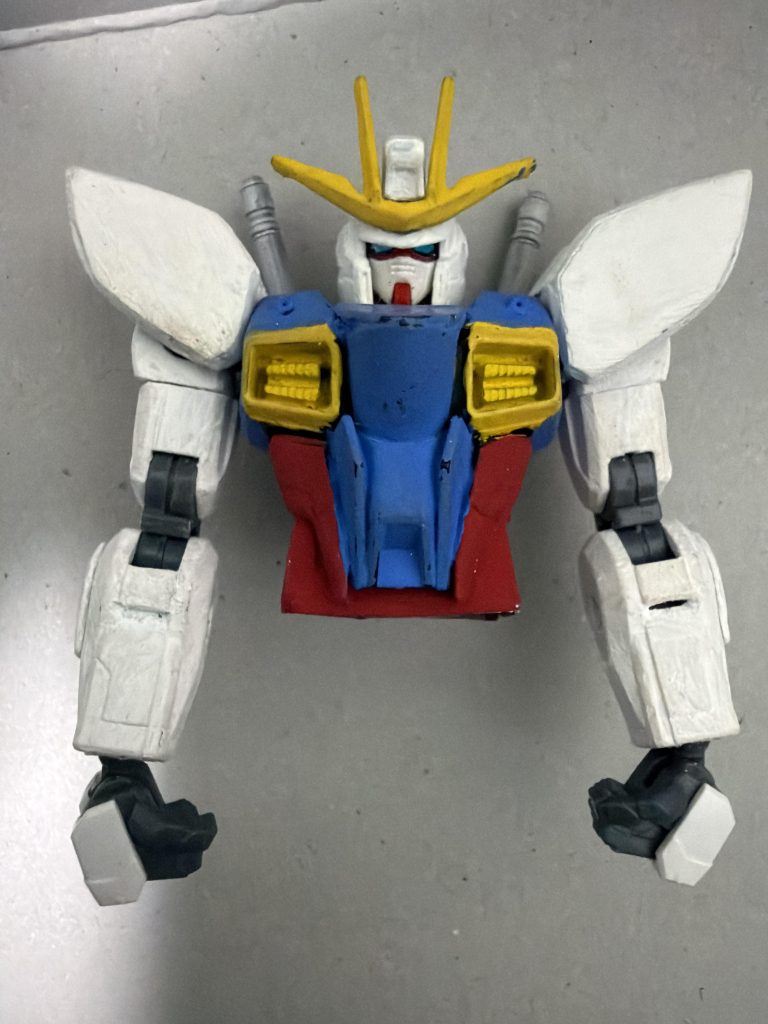 上半身アップ。胴体は余ってたフリーダム系のを切貼りして作りました。バックパックはEGガンダムの物をそのまま使用しています。肩部はGセルフの物を削って使用しました。頭部と腕はビルドバーニングそのままです。ちなみに下半身もビルドバーニングをそのまま使ってます。