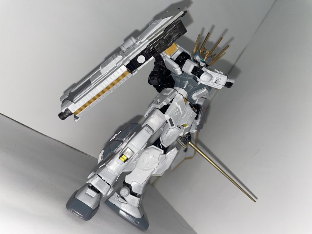 試作型シェキナー≪ガトリングモード≫放熱マント展開ヒート・レイピア1.突きの構え2.構え直し試作型シェキナー≪メガ・ビーム・ランチャーモード≫忠誠心