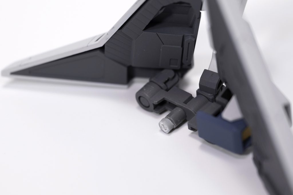 ほぼ唯一の改修点は肩アーマーを少し高くしたこと。2〜3mm程度軸を長くして取り付け位置を変更しました。