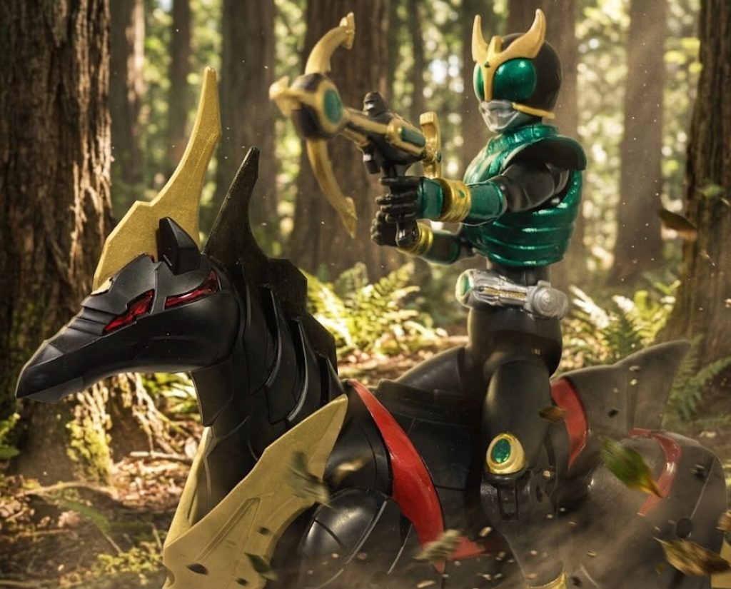 ペガサスフォームで木々の間から狙撃(zaku-kao6)