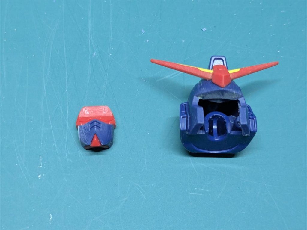 フェイスパーツは切り出して、後ハメ加工を行いました。