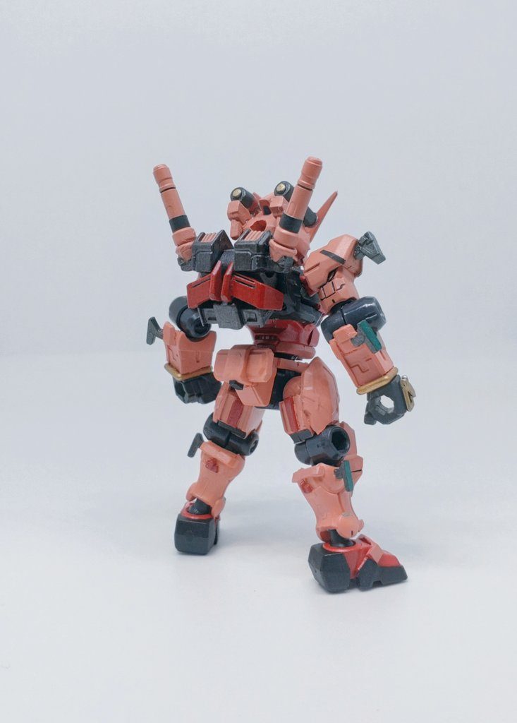 赤いガンダム–2枚目/制作者：クロすけ