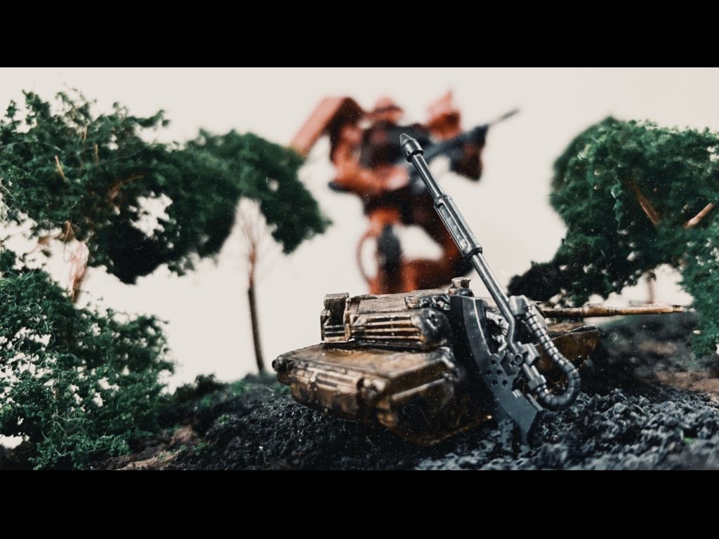 戦車に刺さっているヒートホークはこのザクのものではなく、戦闘後に巡回をしていたザクが見かけた…という設定です笑笑