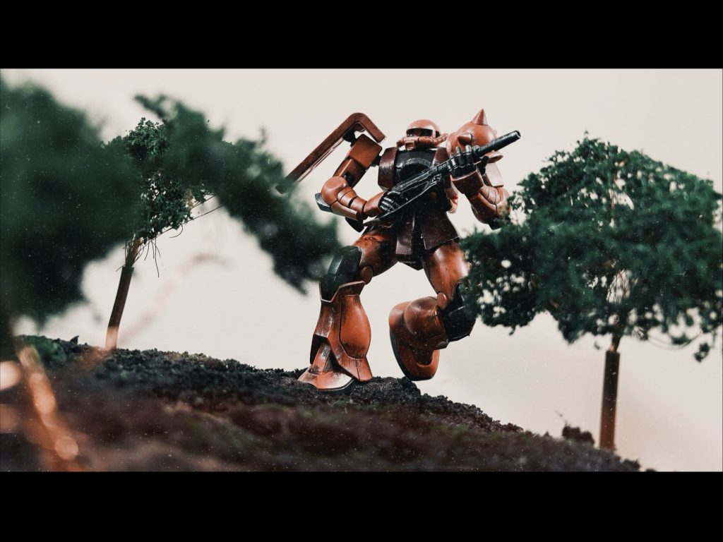 もともとのアイディアだった新兵っぽさの残るポージングもなんとなく気に入っています！