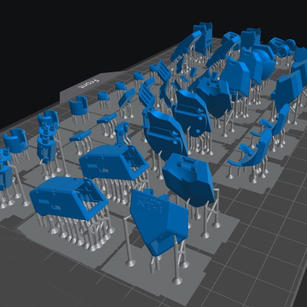 数多の誤りを潰し、眠い心を上段回し蹴りしながらようやくパーツを揃え終りました。あと一つあるんですがそれはおいおいやるとして…週末に滑り込む希望が見えてきた。歯ブラシを担いだ小人さんが、深夜のプリント完了品を洗ってくれないかなぁ…続く。&nbsp;（2枚目）