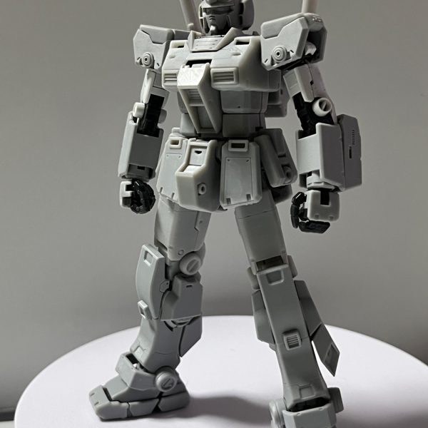 またしても賭けに勝利し、プリンタはほぼほぼ欠落症状の改善を見せ…部品数も薄っすらALEXに手が届き？。プリンタは致命傷では無かった様子。内股フクラハギパーツと首元、スラスター内部、肩パーツの不揃いもありますが、アウトラインは大体こんなもん。腰(フロントスカート)にもう少しボリューム載せるとメリハリ付きますね…。溶け込み過ぎて自分でもちょっとびっくり気味。色の無い世界なのも理由か？。でもこれぐらいが自然。試験開始のロールアウト三ヶ月で全改装なんて…ね(笑)。さて、少し疲れたので明日以降残りの出力と調整をしみじみやります。ご報告まで…(´ω｀*)。&nbsp;（3枚目）